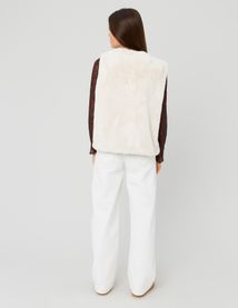 Veste matière duveteuse sans manches