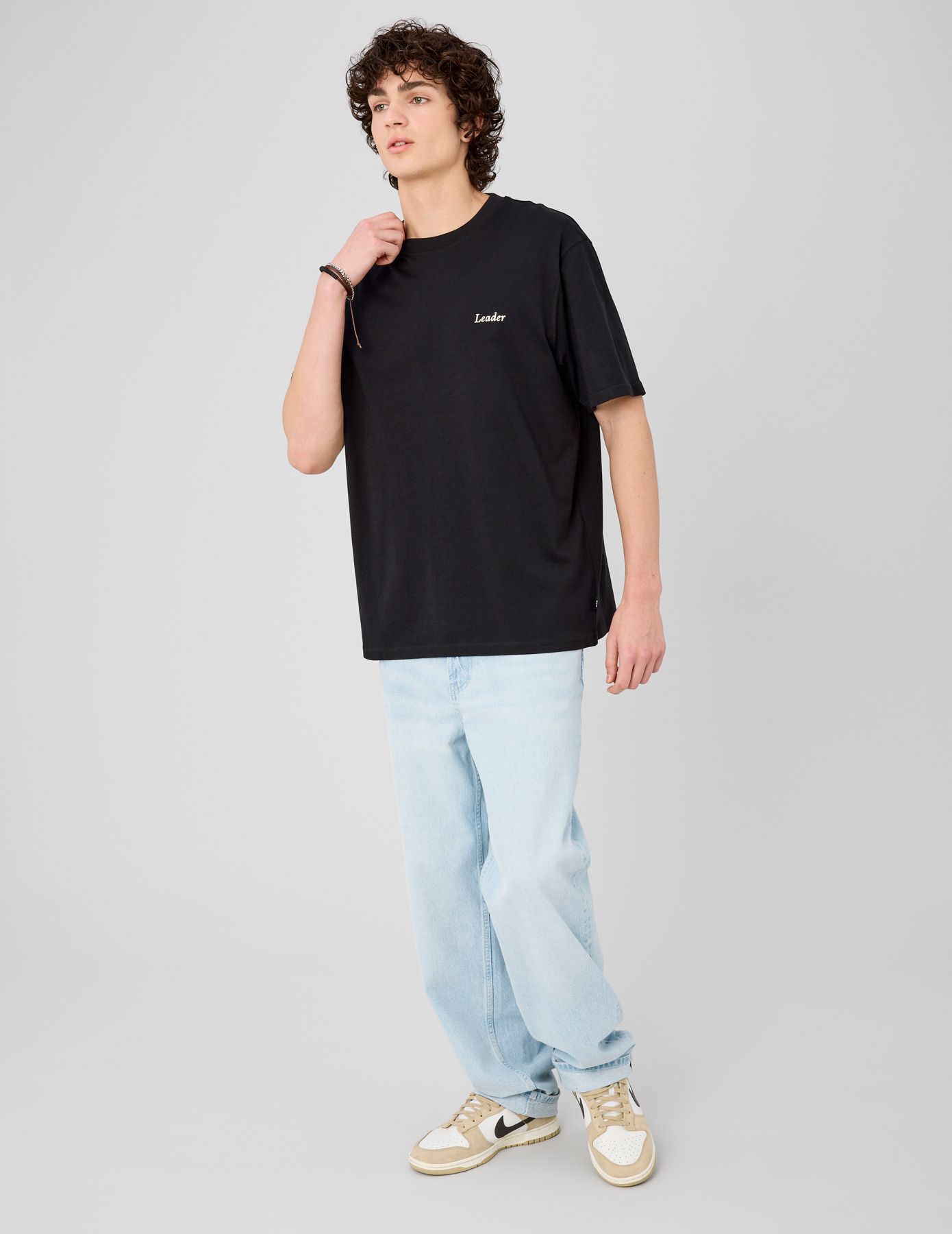 T-shirt broderie poitrine