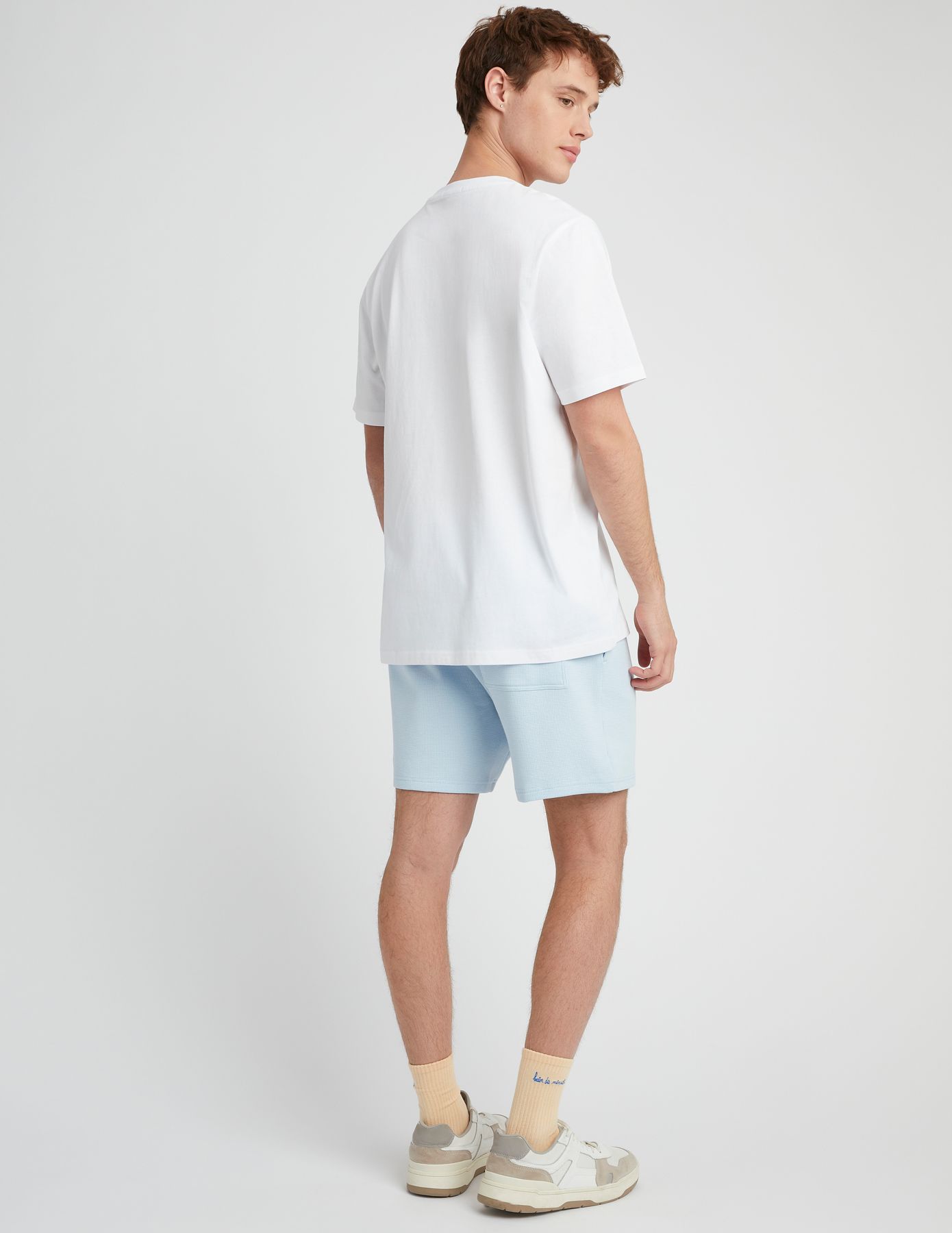 T-shirt broderie poitrine