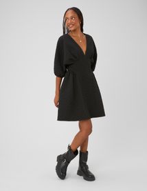 Robe courte textur&eacute;e