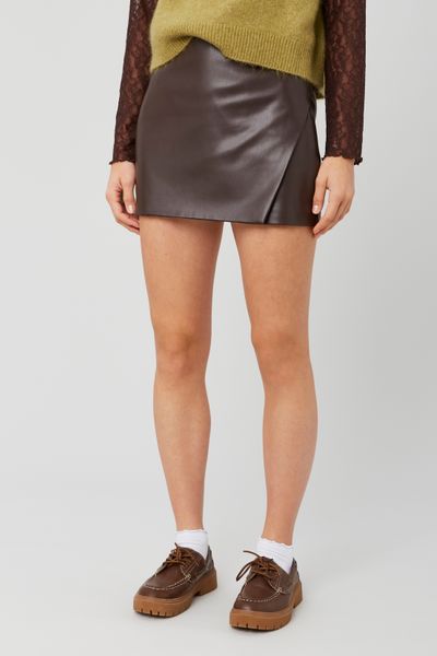 Jupe short en tissu enduit