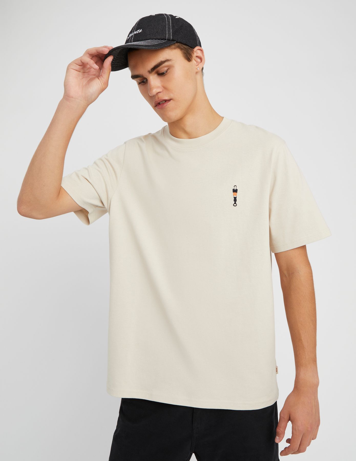 T-shirt broderie poitrine