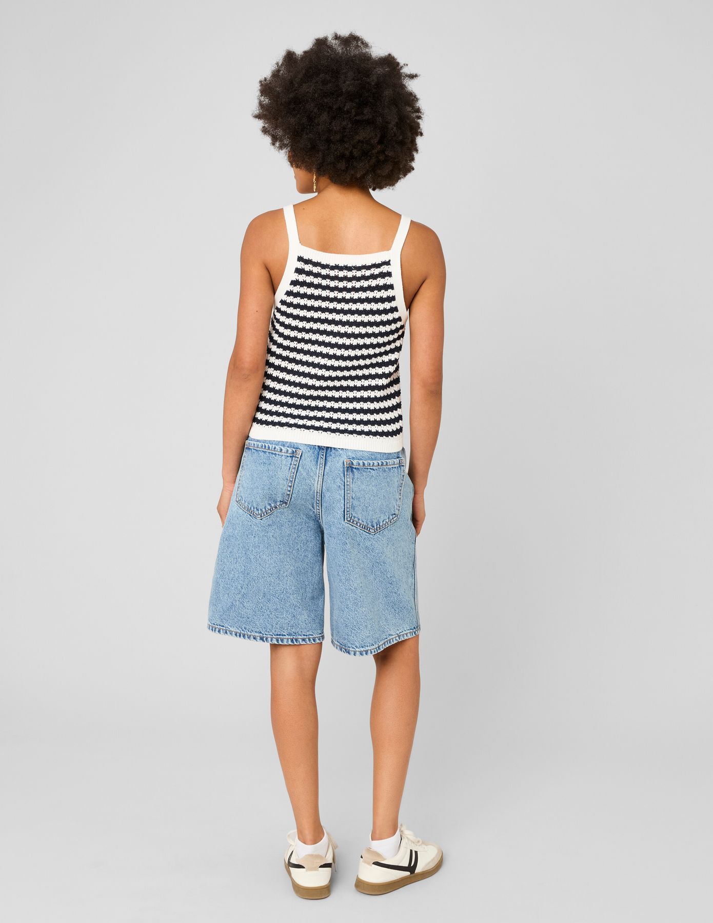 D&eacute;bardeur ray&eacute; en crochet