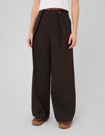 Pantalon ray&eacute; &agrave; pince