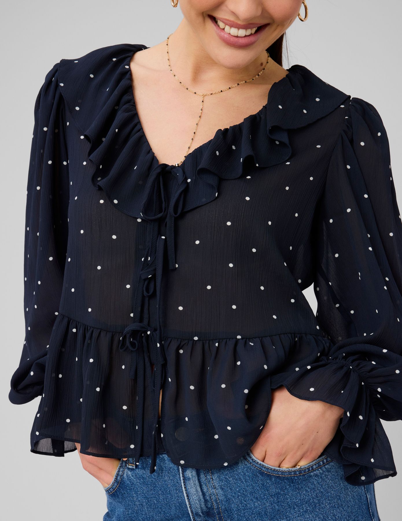 Blouse &agrave; volants motif pois