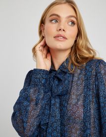 Chemise col lavali&egrave;re