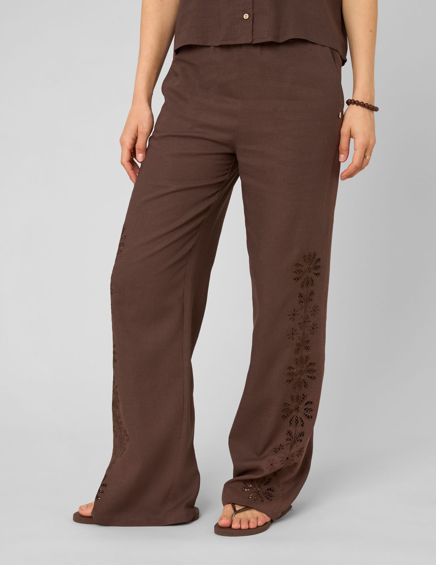 Pantalon brod&eacute;