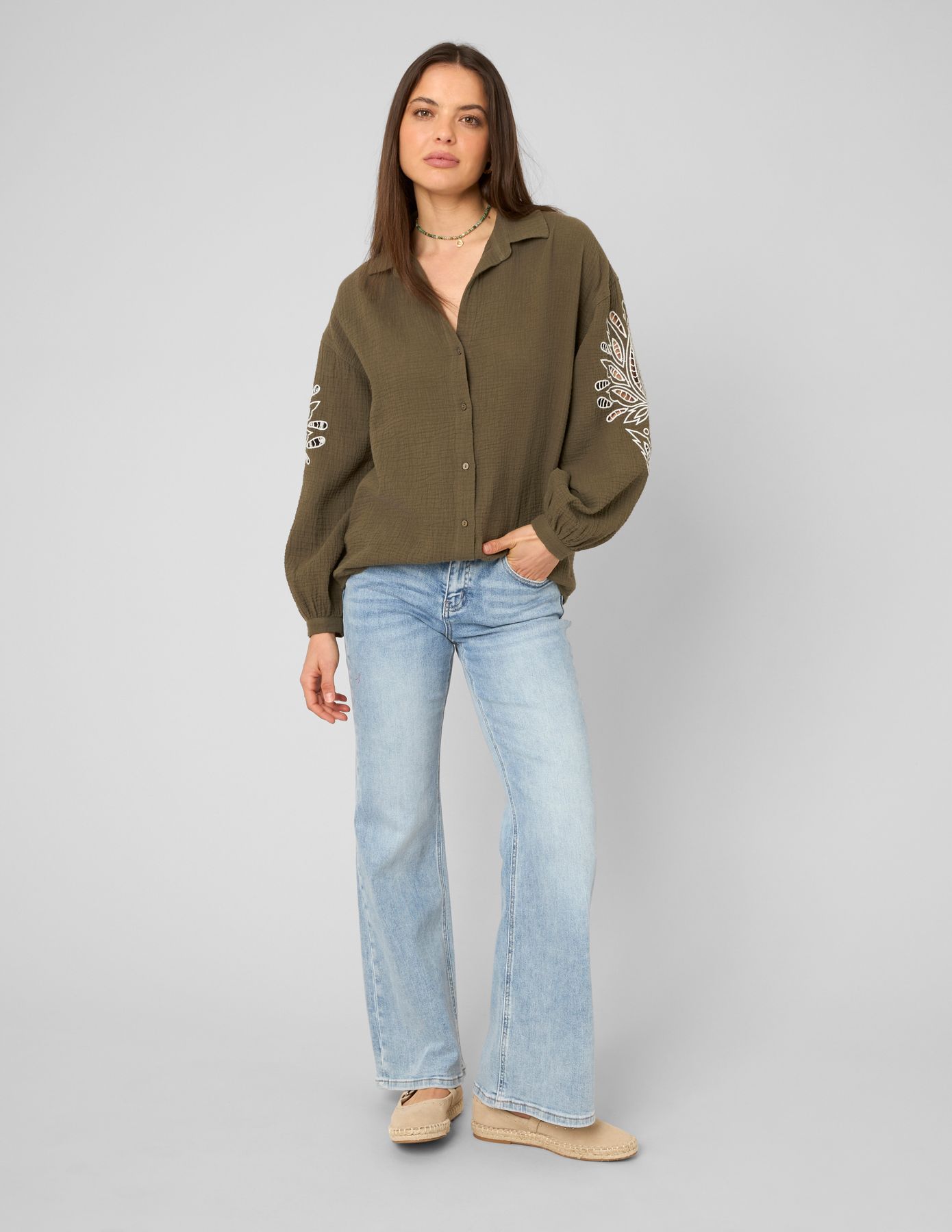 Chemise brod&eacute;e en gaze de coton