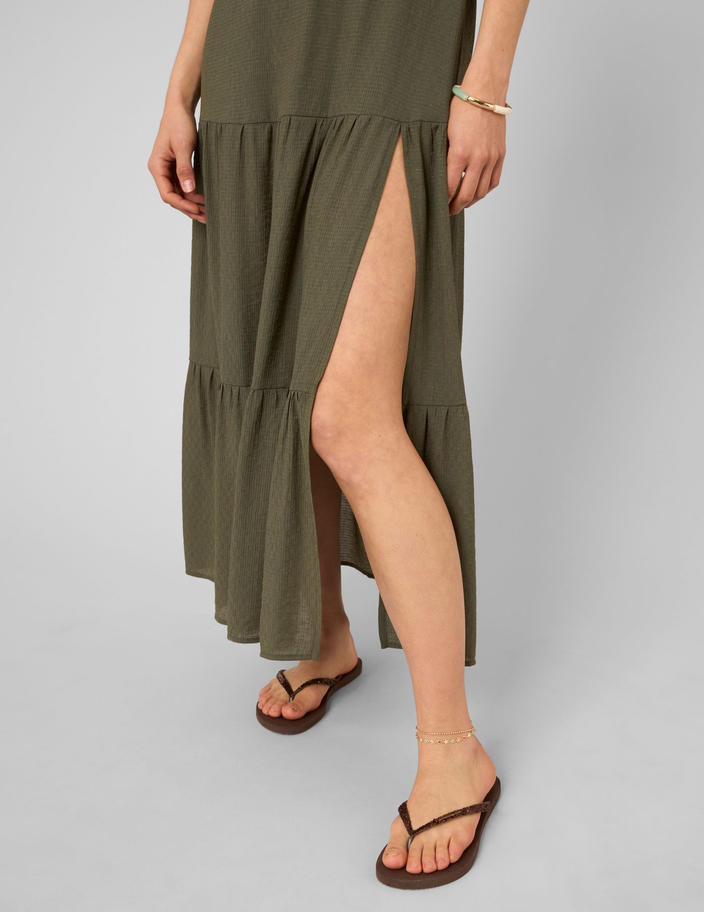 Robe longue &agrave; d&eacute;coupes dans le dos