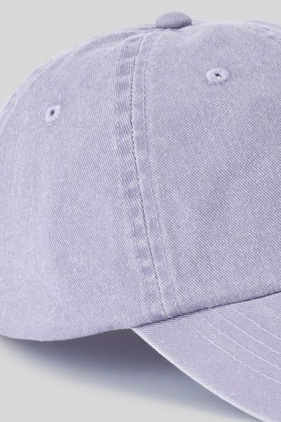 Casquette délavée et broderie