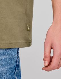 T-shirt broderie poitrine