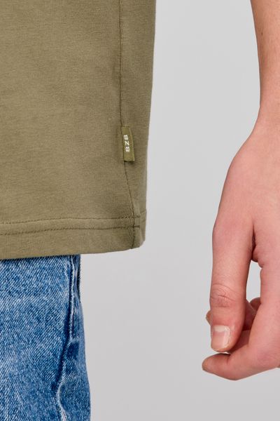 T-shirt broderie poitrine