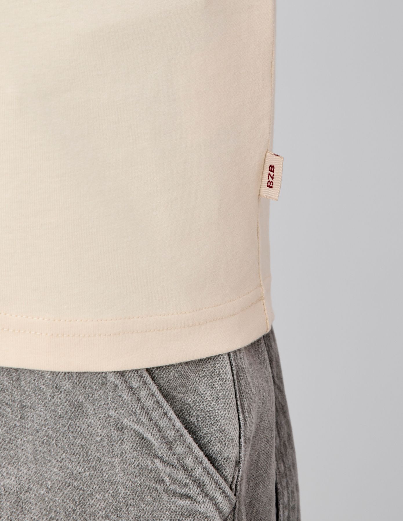 T-shirt broderie poitrine