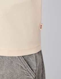 T-shirt broderie poitrine