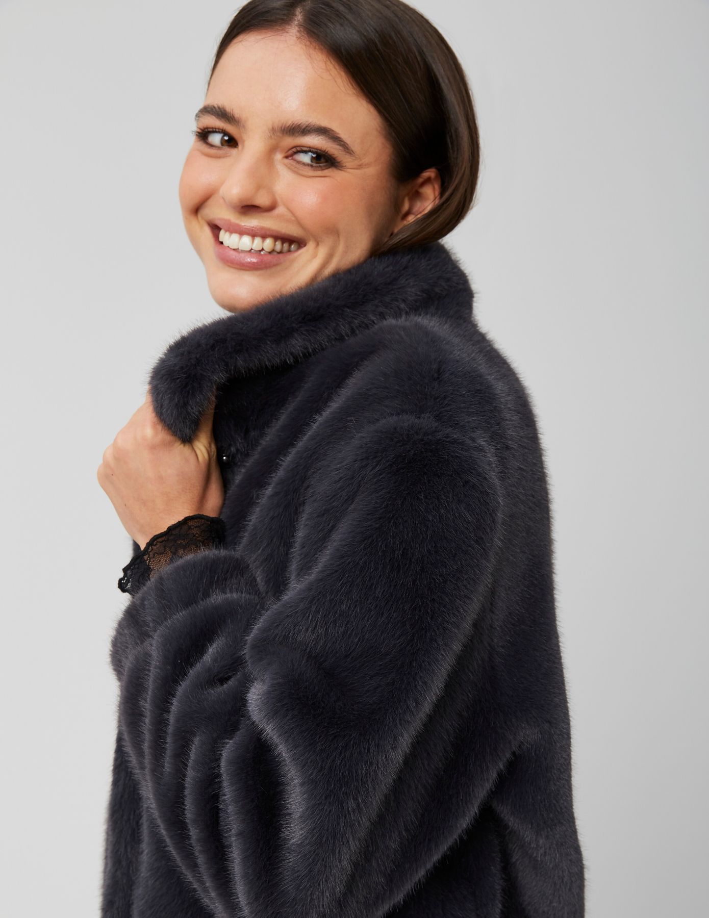 Blouson matière duveteuse col montant