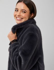 Blouson matière duveteuse col montant