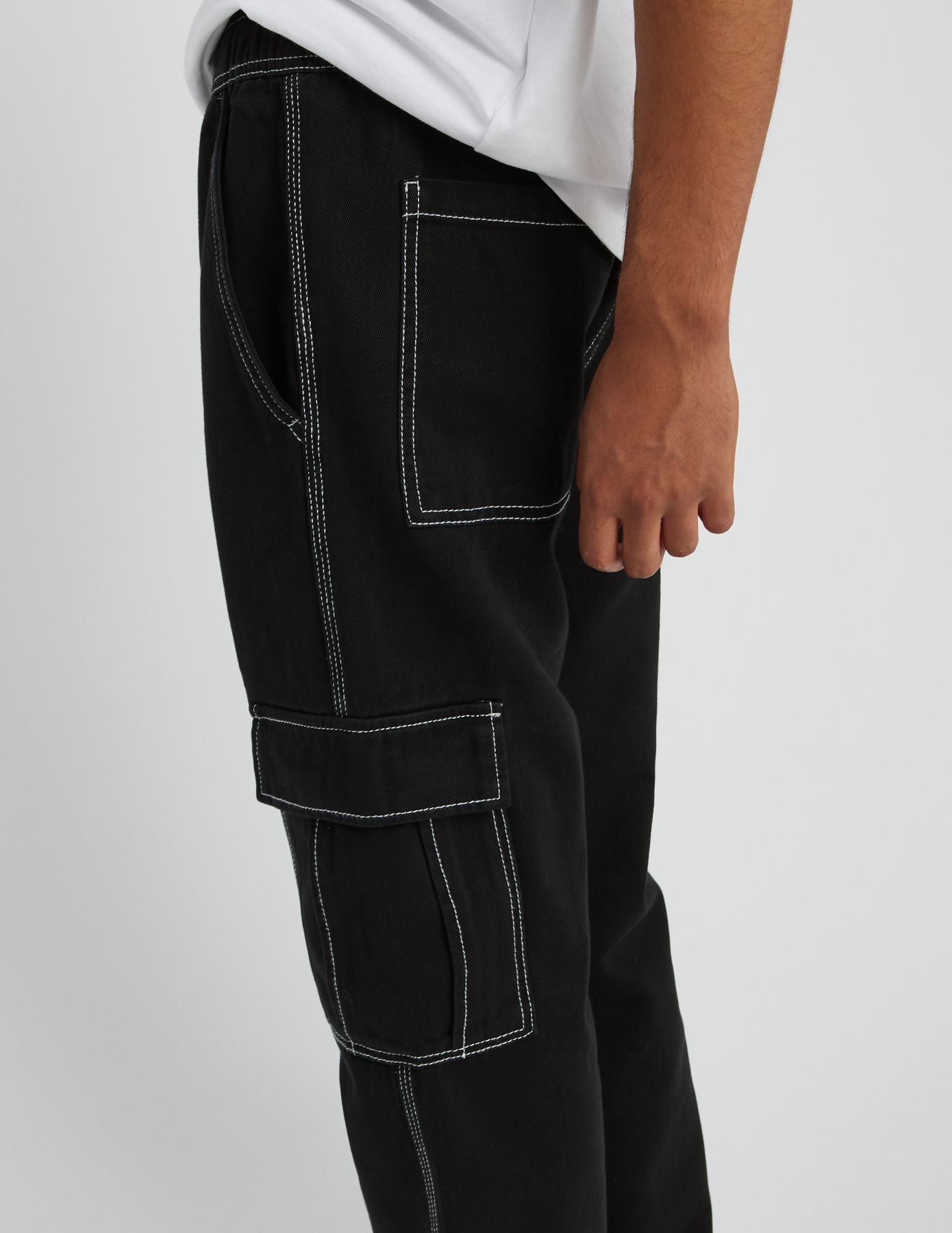 Pantalon cargo &agrave; surpiq&ucirc;res