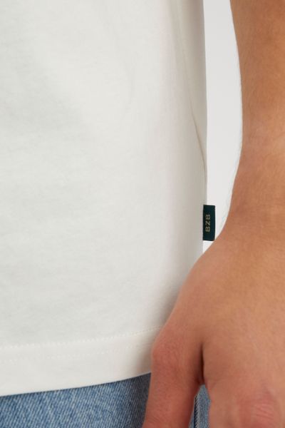 T-shirt broderie poitrine