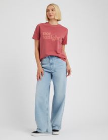 T-shirt d&eacute;lav&eacute; imprim&eacute;