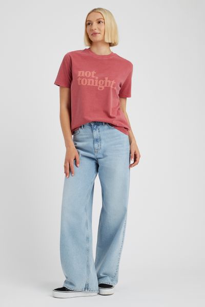 T-shirt d&eacute;lav&eacute; imprim&eacute;