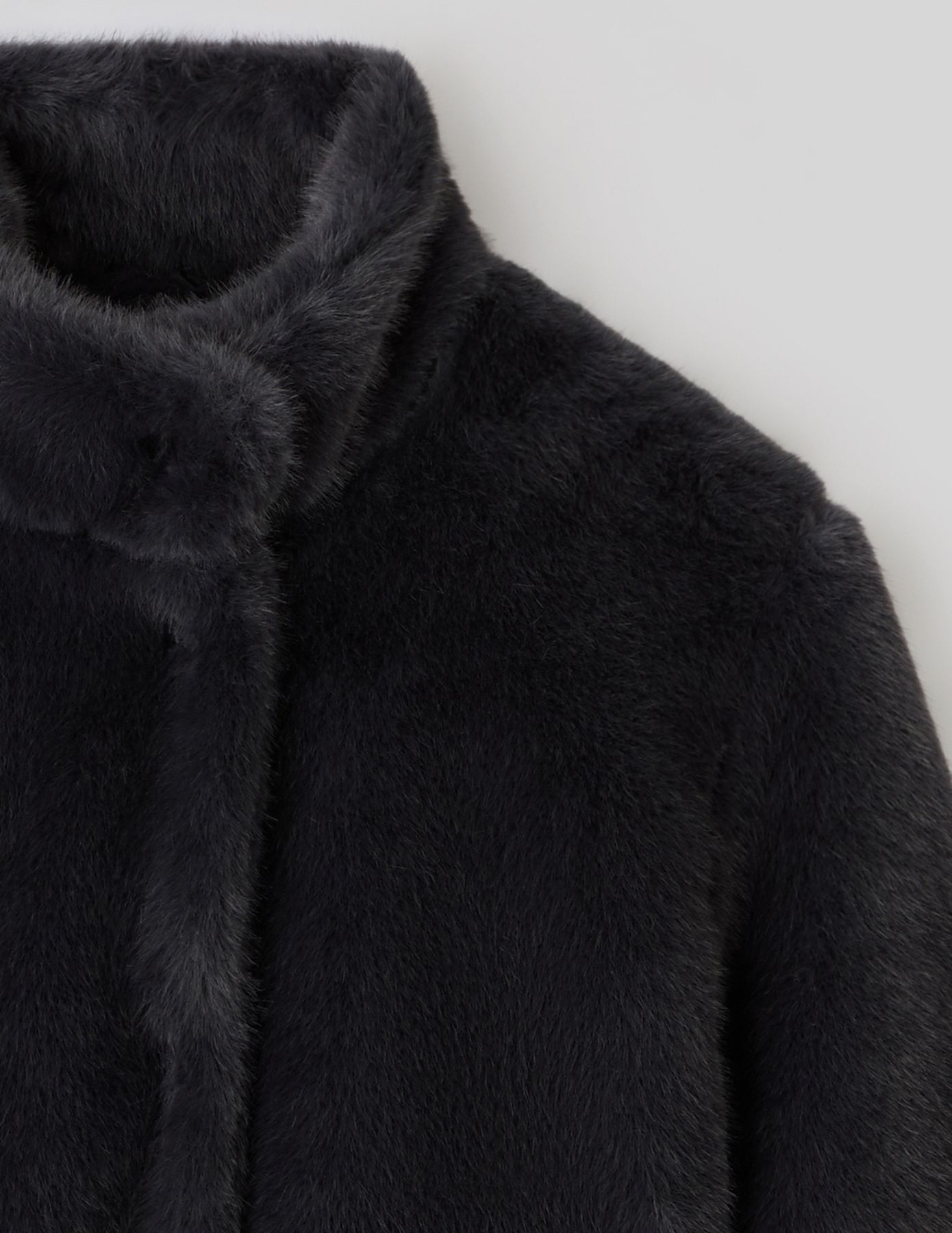 Blouson matière duveteuse col montant