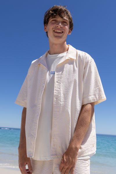 Chemise manches courtes ray&eacute;e seersucker