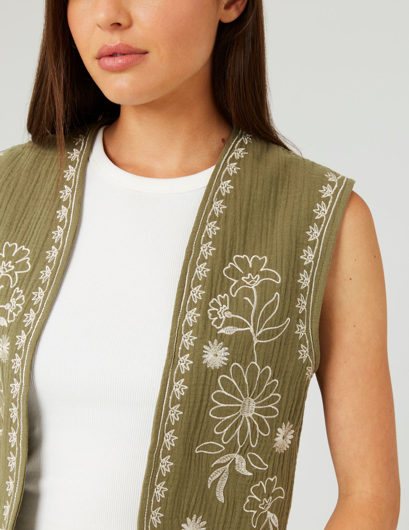 Veste sans manches brodée
