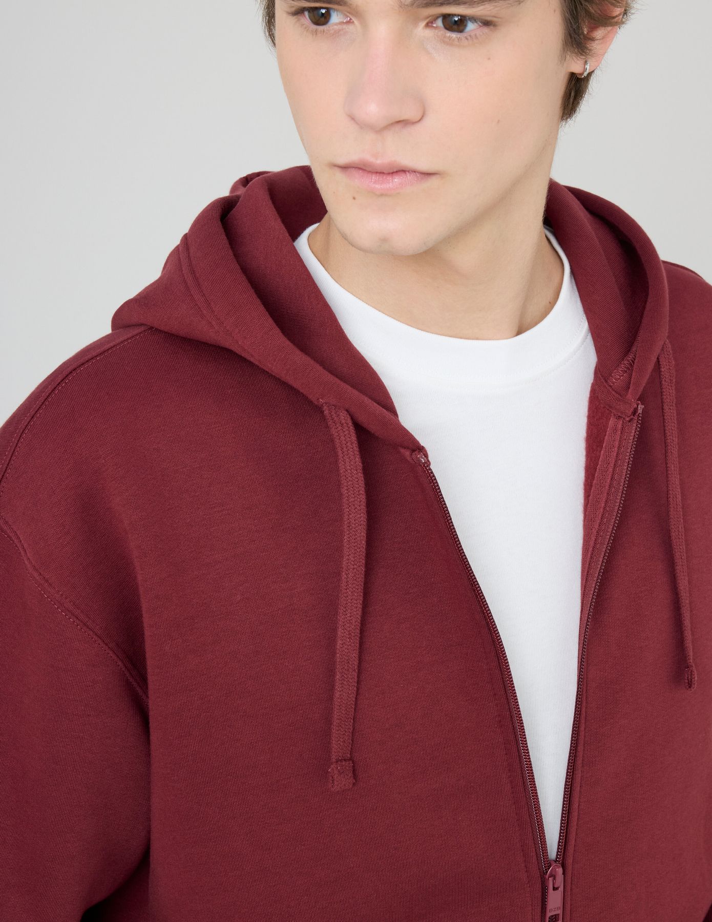 Sweat zippé à capuche