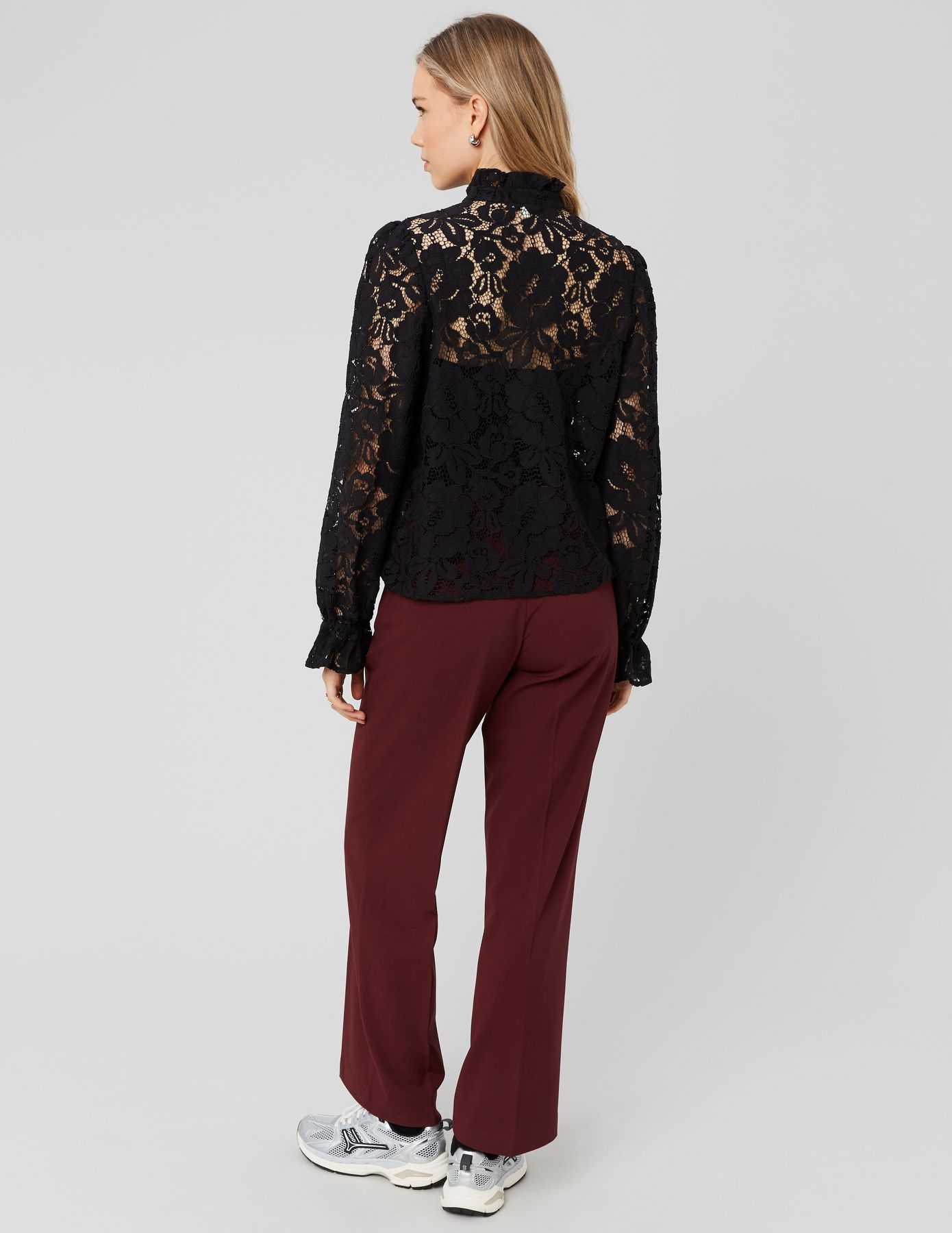 Chemise en dentelle