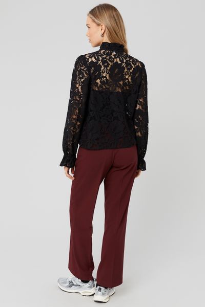 Chemise en dentelle