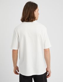 T-shirt broderie poitrine