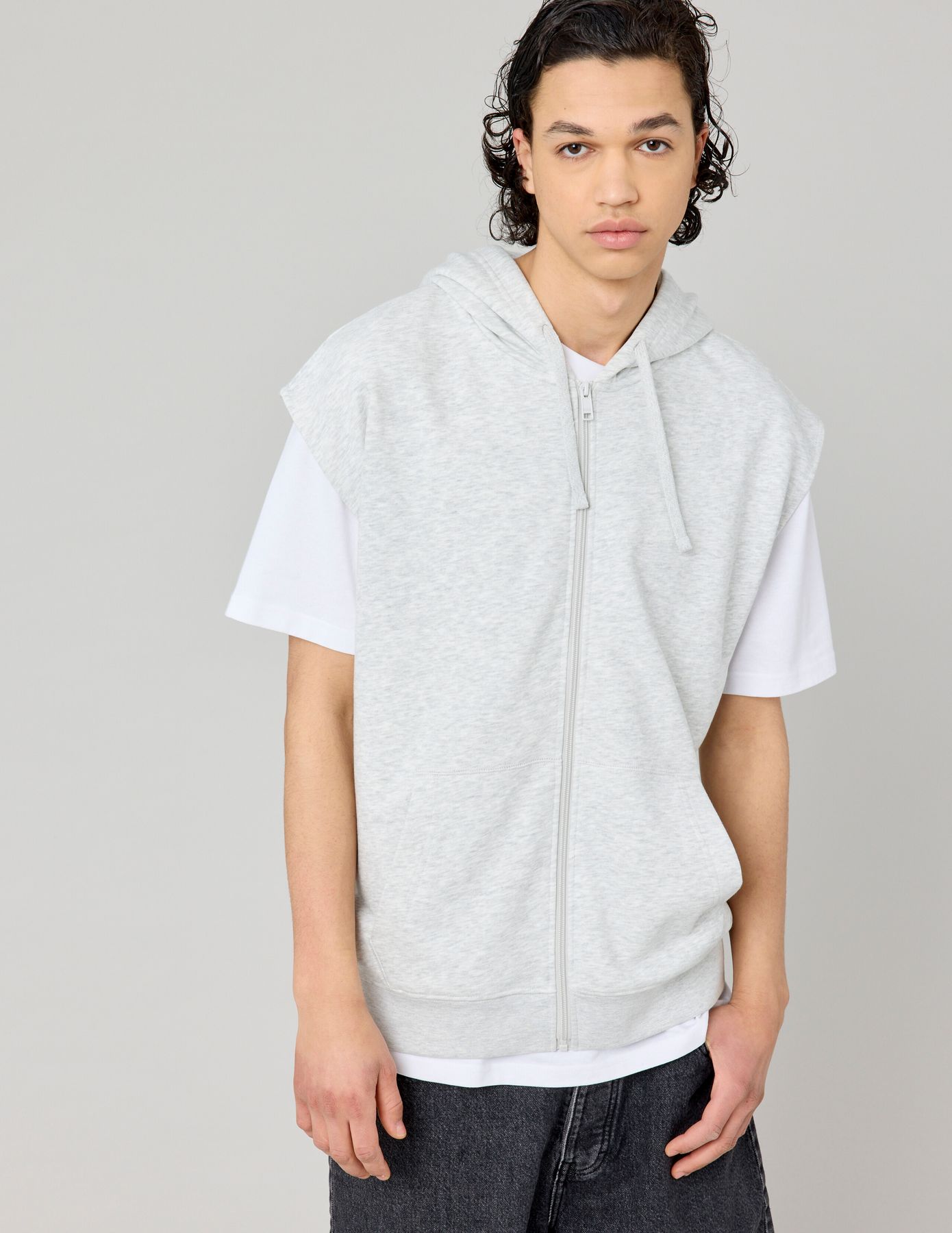 Sweat zippé sans manches