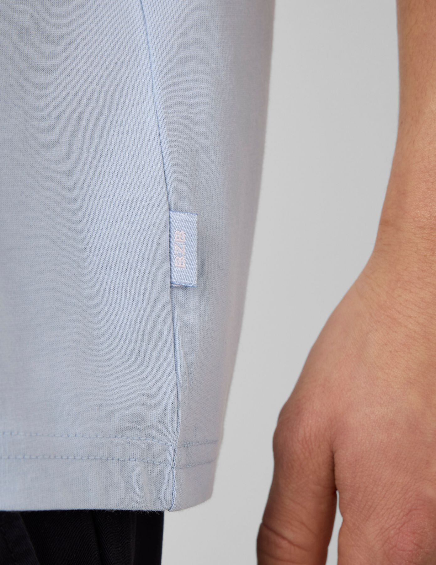 T-shirt broderie poitrine