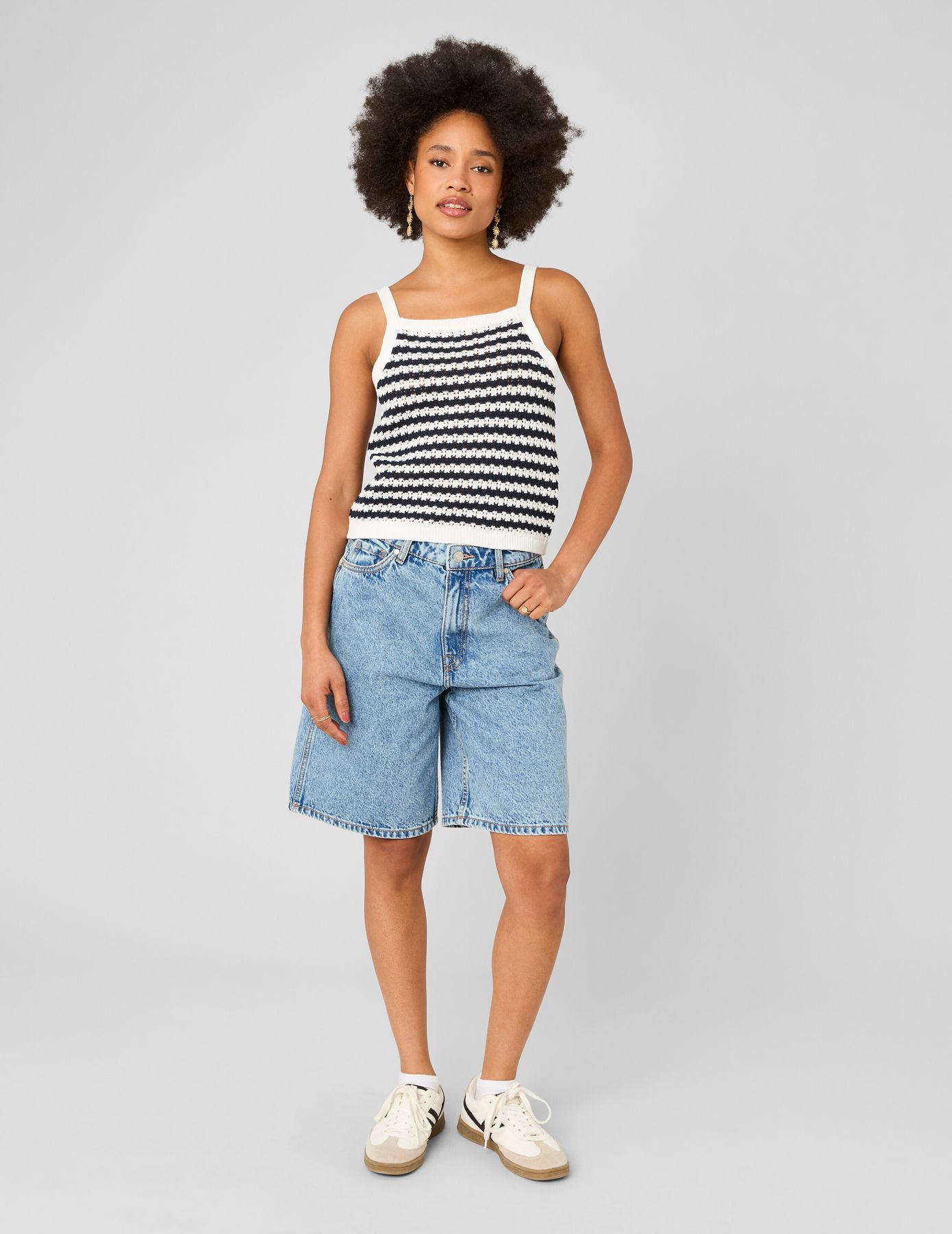 D&eacute;bardeur ray&eacute; en crochet