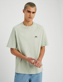 T-shirt broderie poitrine