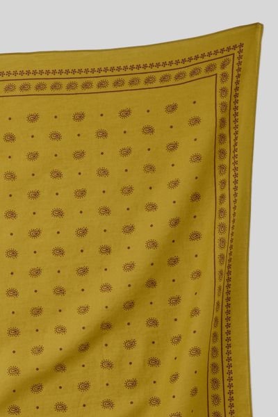 Foulard carr&eacute; imprim&eacute;