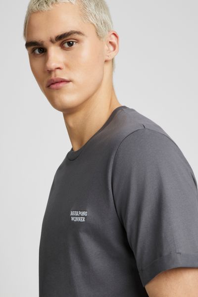 T-shirt broderie poitrine