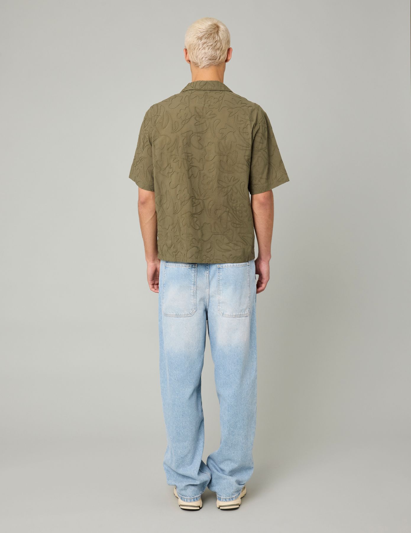 Chemise manches courtes brod&eacute;e