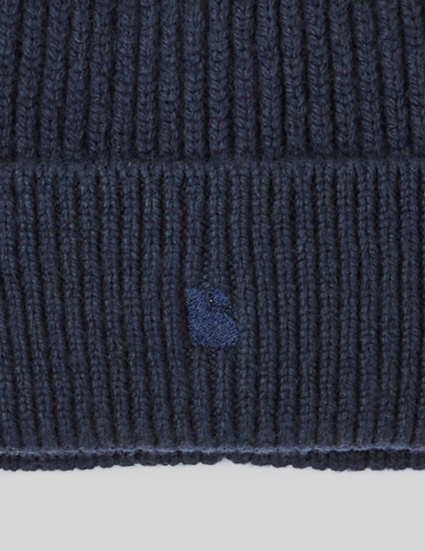 Bonnet en maille c&ocirc;tel&eacute;e