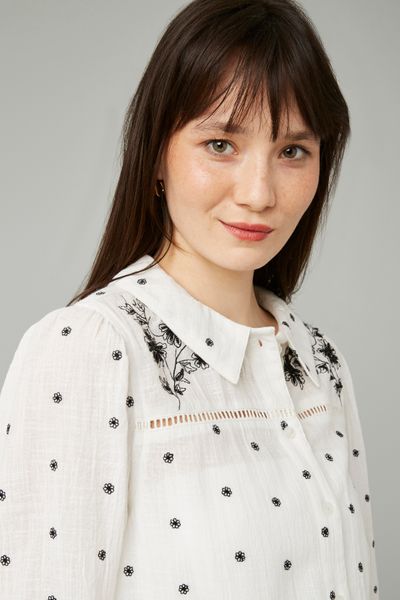 Blouse brodée