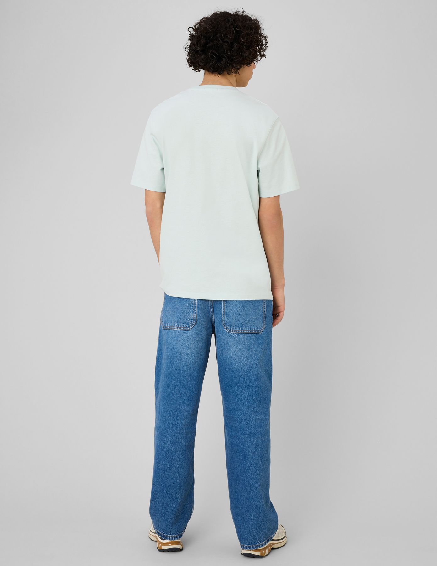 T-shirt broderie poitrine