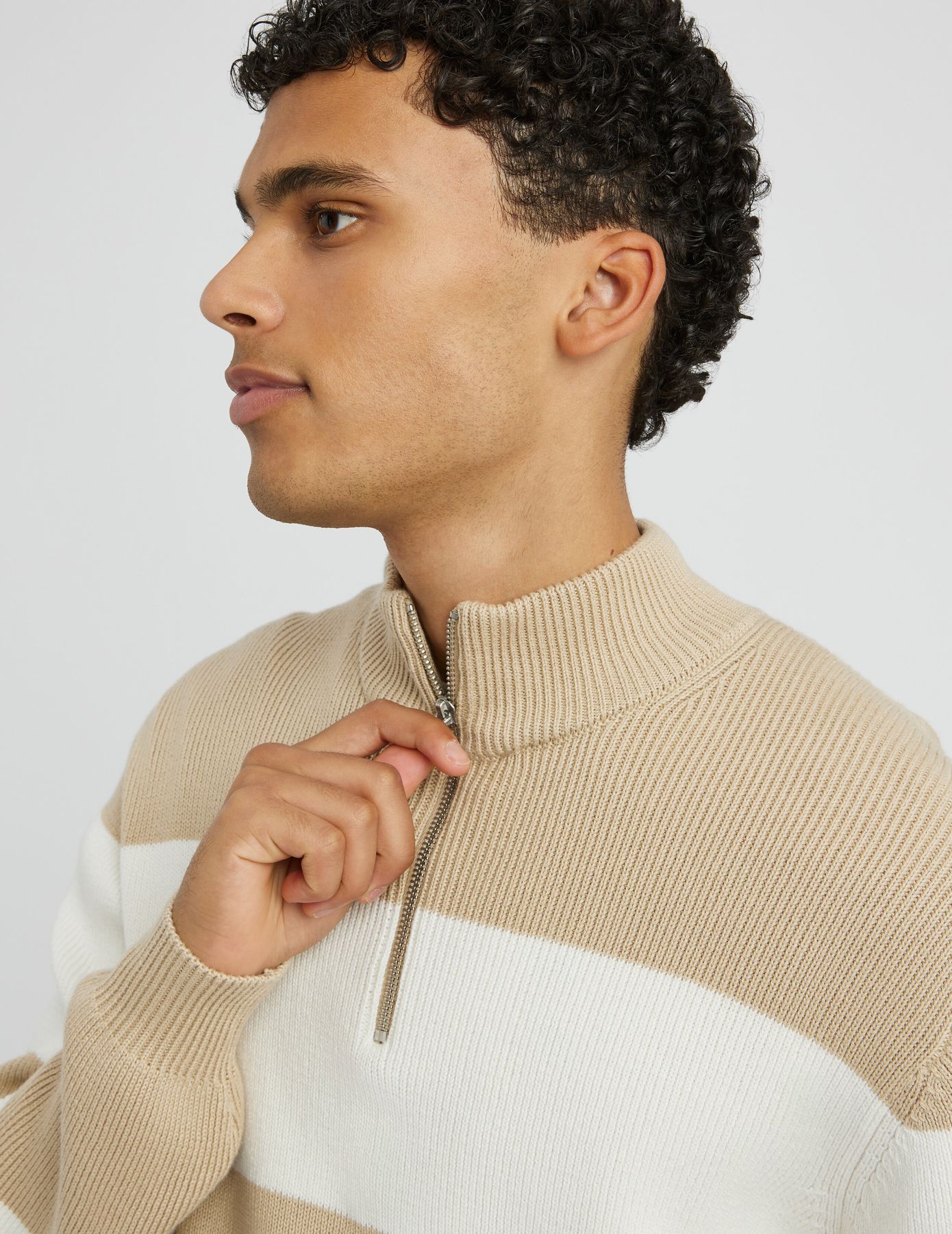 Pull ray&eacute; col montant zipp&eacute;