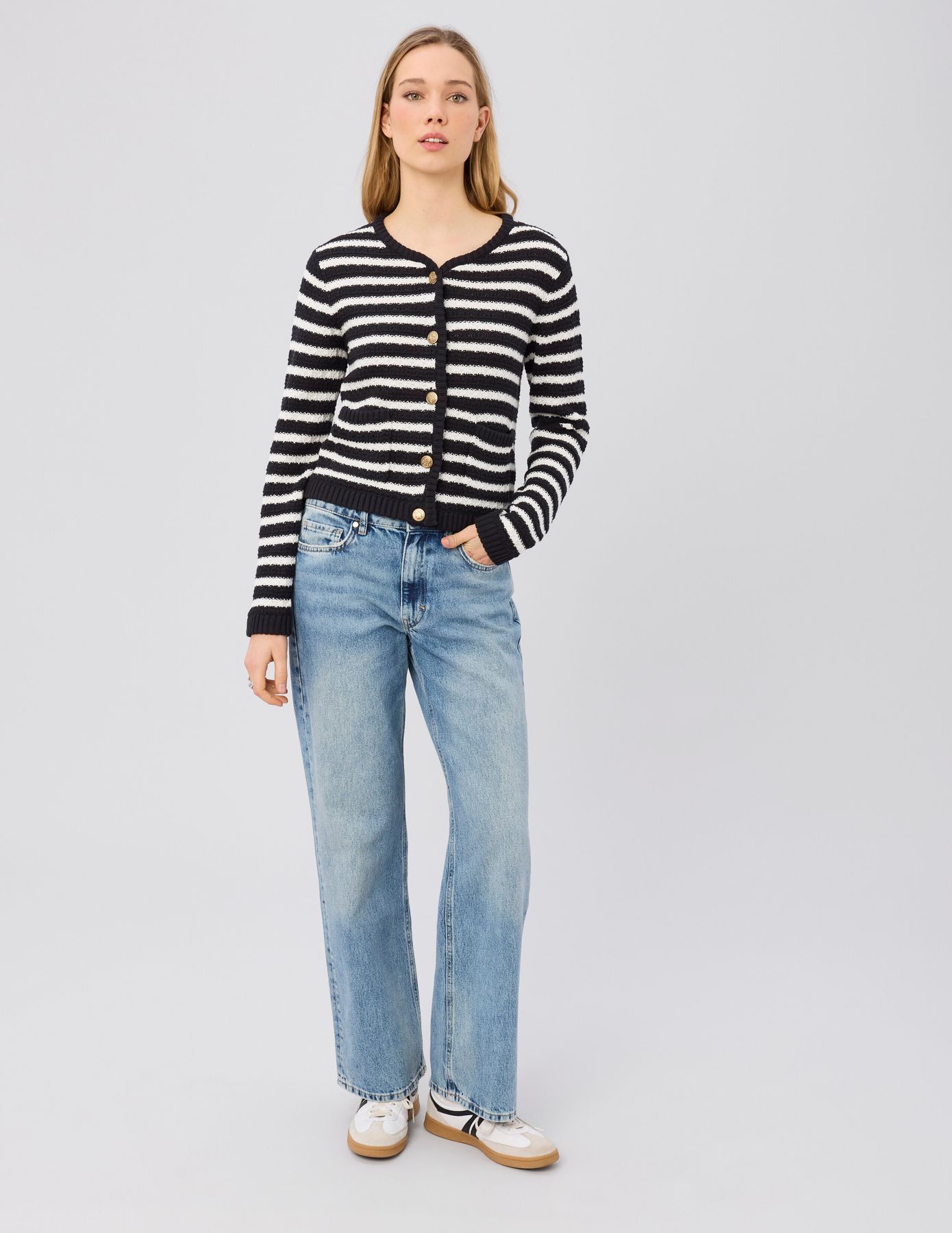 Gilet boutonn&eacute; ray&eacute;