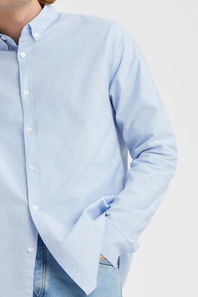 Chemise unie ajust&eacute;e