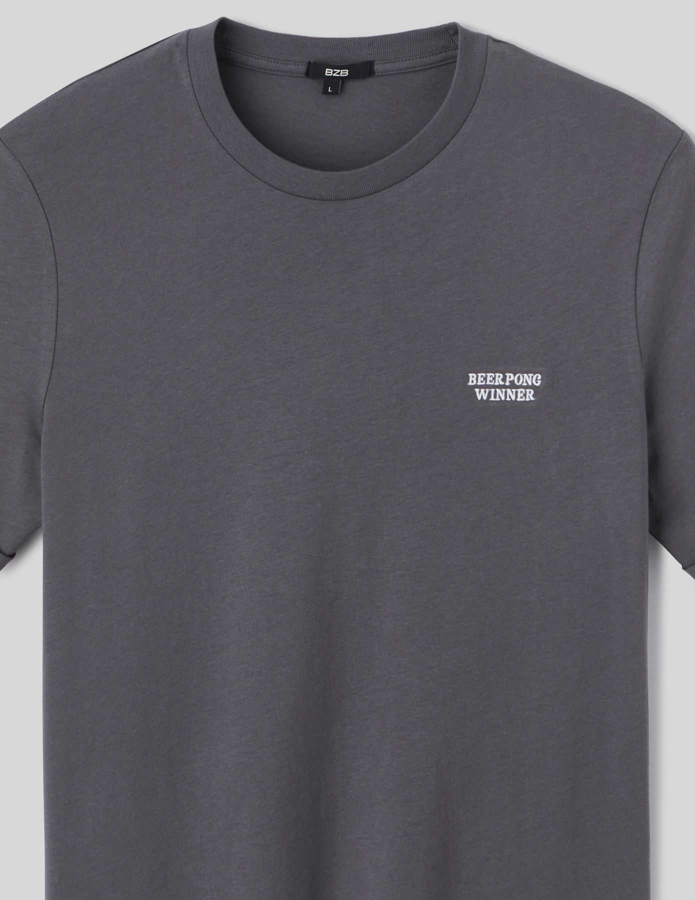 T-shirt broderie poitrine