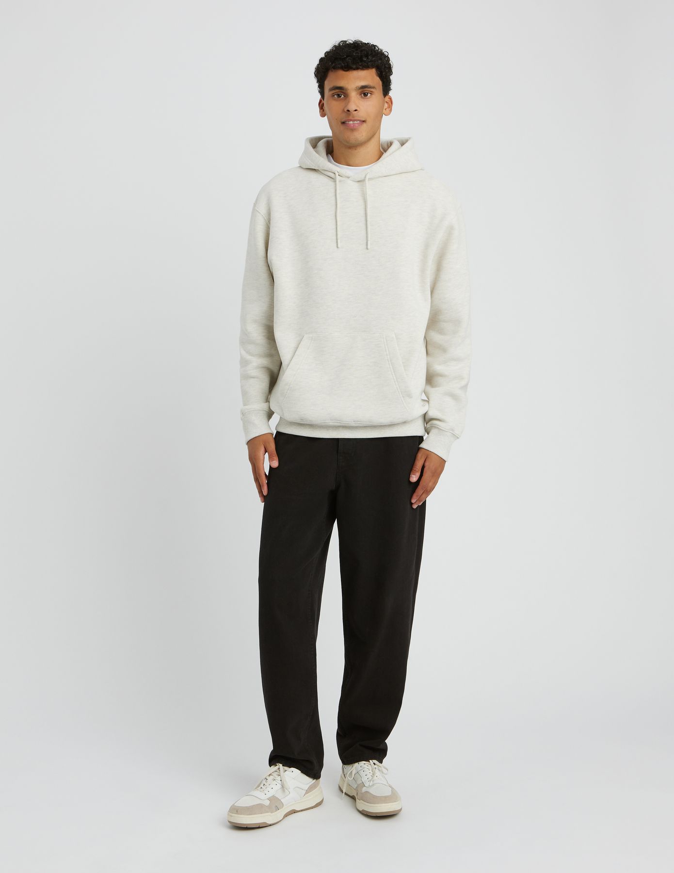 Sweat &agrave; capuche chin&eacute;