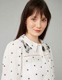 Blouse brodée