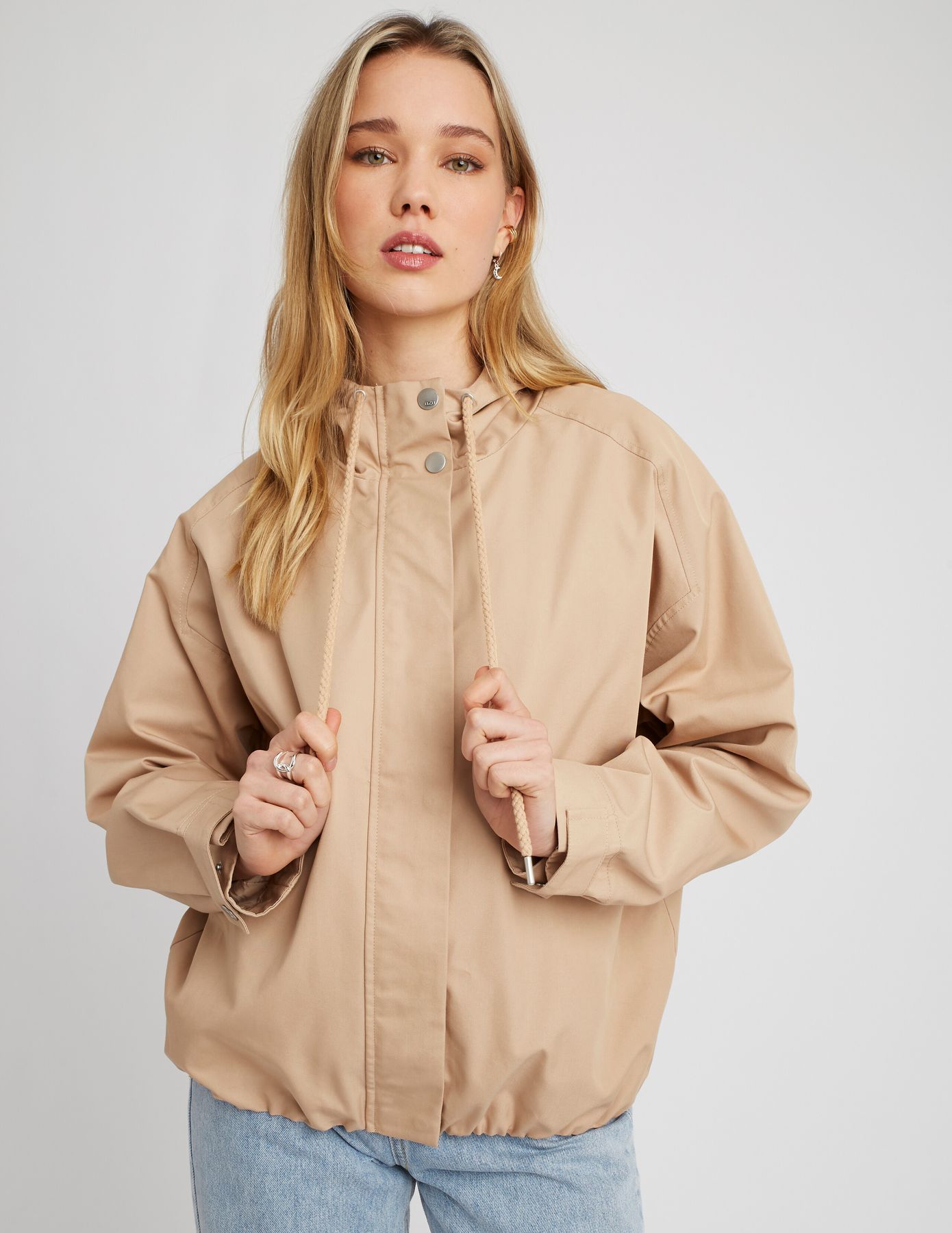 Blouson court à capuche
