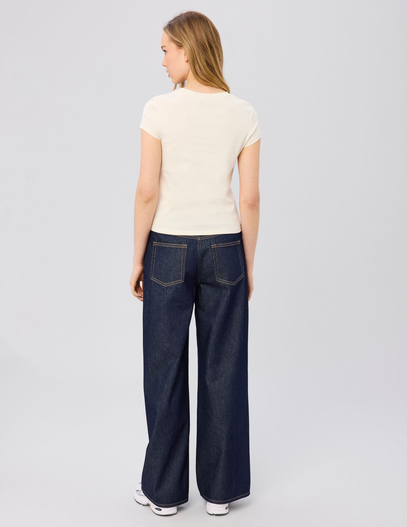 T-shirt baby tee imprim&eacute; poitrine