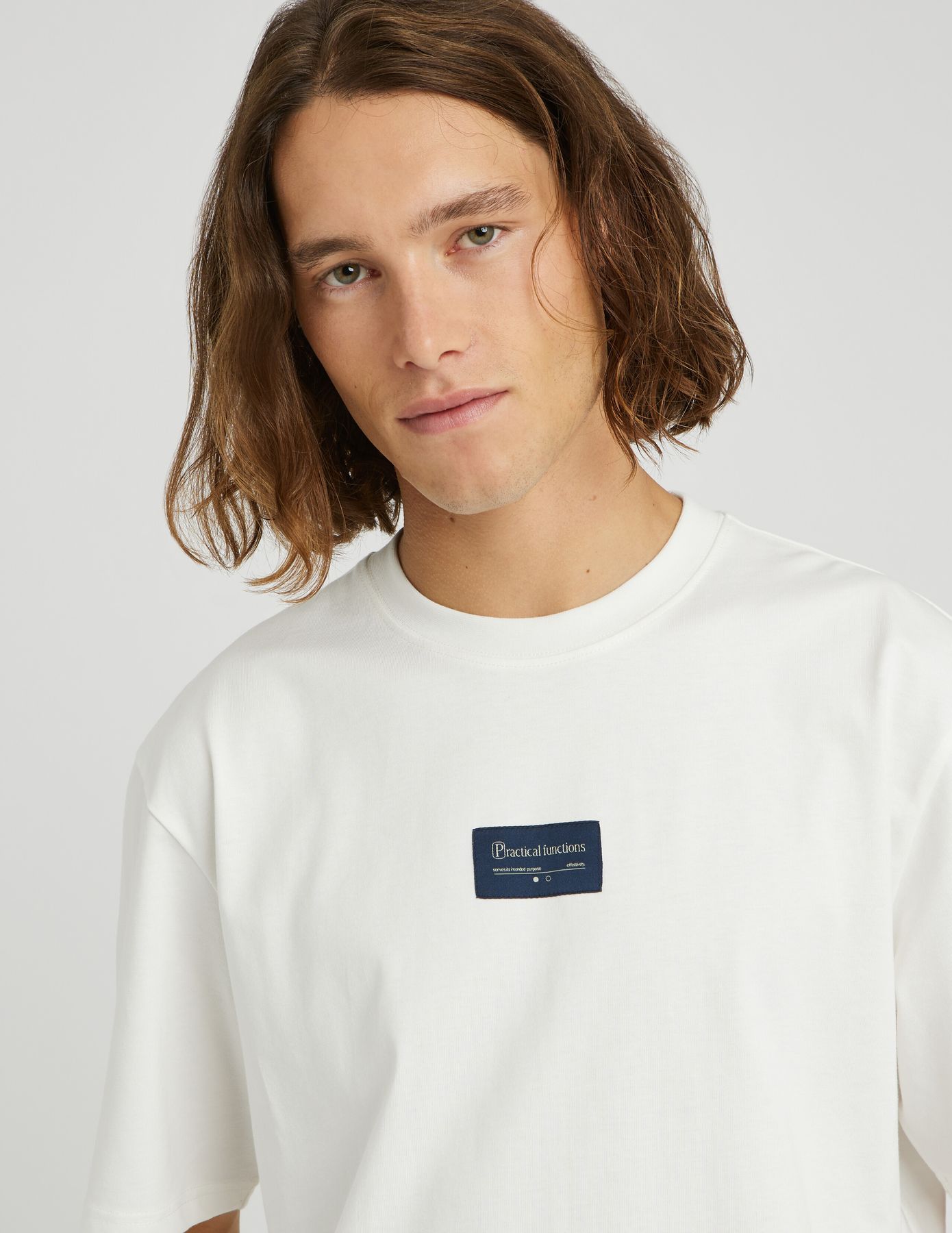 T-shirt &eacute;tiquette centr&eacute;e